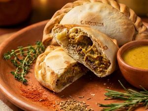 imagem do produto Empanada de Carne Com Mostarda 140 G - Unid.