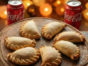 imagem do produto Combo 6 Empanadas + 2 Coca Cola 350ml