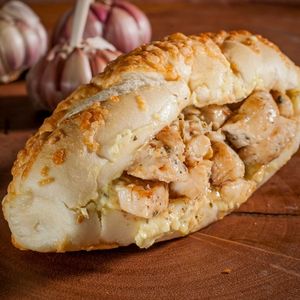 imagem do produto Pão de Alho Gourmet com Pedacos de Frango 