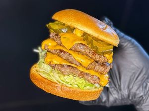 imagem do produto Triplo Minnie - ( Hambúrguer Artesanal )