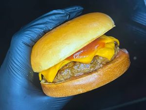 imagem do produto Minnie Baby - ( X-Burguer Artesanal )