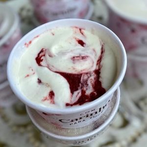 imagem do produto Sorvete de creme com geleia de morango