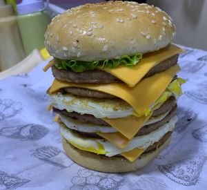 imagem do produto 5 carnes, 5 queijos cheddar, 3 ovos, molho da casa e alface