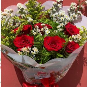 imagem do produto Arranjo com 06 rosas importadas