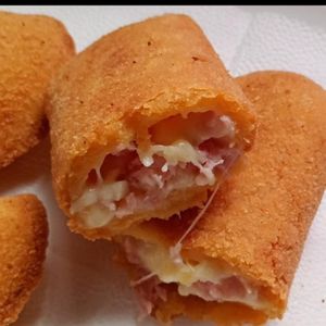 imagem do produto ENROLADINHO DE PRESUNTO E MUSSARELA 