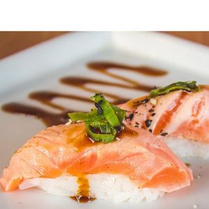 imagem do produto NIGUIRI SALMÃO MAÇARICADO UN.