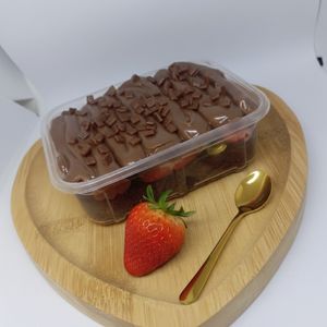 imagem do produto Escondidinho de brownie com morangos 