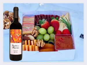 imagem do produto Combo Caixa de queijos e charcutarias individual +  vinho