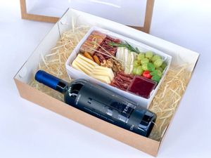 imagem do produto Kit presente Happy Wine com caixa de frios