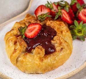 imagem do produto Queijo Camembert Folhado (230g) | Cobertura a escolher