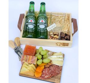 imagem do produto Cesta presente Bandeja Premium Happy Hour| Com tábua de queijos e charcutarias