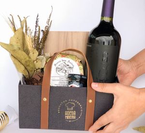 imagem do produto Caixa presente cartonada Com amor pra você.