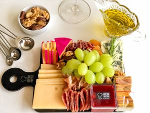 imagem do produto Tábua premium de queijos e charcutarias para dois