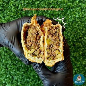 imagem do produto Pastel de carne moída com azeitona e molho de alho