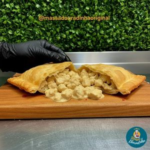 imagem do produto Pastel de Strogonoff de iscas de frango com queijo muçarela