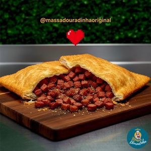 imagem do produto Pastel de calabresa na chapa, orégano e molho barbecue defumado