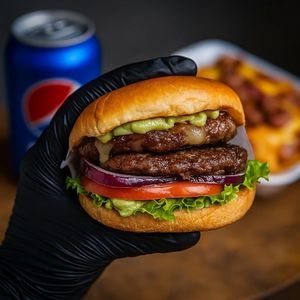 imagem do produto Hambúrguer duplo+ Refri lata+ Potinho de maionese verde 🌱