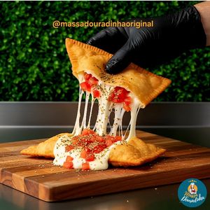 imagem do produto Pastel de Queijo, tomate e orégano (pizza)