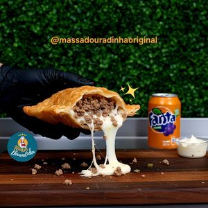 imagem do produto Pastel de Carne moída com queijo e molho de alho - #Promo