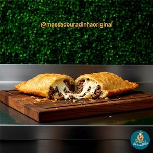 imagem do produto Pastel de carne moída ao alho e óleo com milho verde