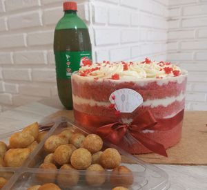 imagem do produto Kit festa com Bolo Red Velvet de 1 Quilo + 40 salgados