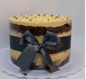 imagem do produto Bolo Chocolate com recheio de maracujá - 1 kg - Serve 10 fatias