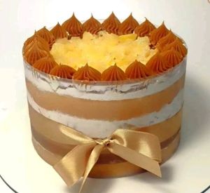 imagem do produto Abacaxi com Doce de leite (Naked Cake) 1,5 kg - Serve 15 fatias