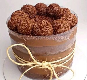 imagem do produto Bolo chocolatudo- 1 kg e 300g- Serve 13 fatias