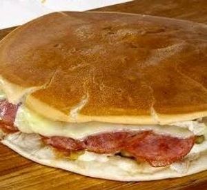 imagem do produto Xis - Calabresa + Fritas e 1 Copinho de Maionese