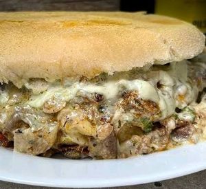 imagem do produto Xis - Bagunça + Fritas e 1 Copinho de Maionese