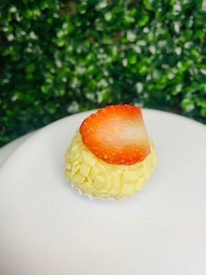 imagem do produto Brigadeiro branco com morango