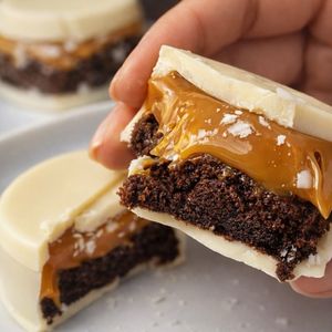 imagem do produto Bombom de brownie recheado Doce de Leite