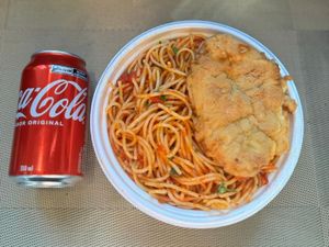 imagem do produto Espaguete & Frango Empanado + lata Coca normal + R$ 14,99 leve outra marmitex