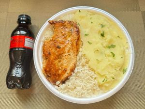 imagem do produto Frango Grelhado & Purê + Coca Zero Pet + R$ 18,99 leve outra marmitex