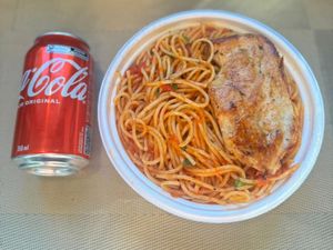 imagem do produto Espaguete & Frango Grelhado + lata Coca normal + R$ 19,99 eve outra marmitex