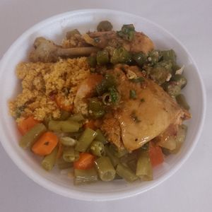 imagem do produto Marmitex média frango ao molho com polenta 