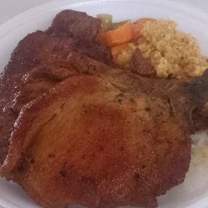 imagem do produto Marmitex média bisteca suína 