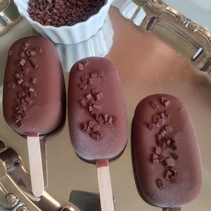 imagem do produto Paleta sabor Pudim - Casquinha de ch. ao leite.