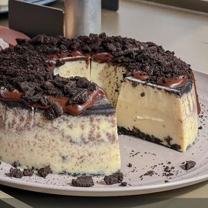 imagem do produto PUDIM ÓREO COM CALDA DE NUTELLA E ÓREO - 1kg (serve 9 a 10 fatias)