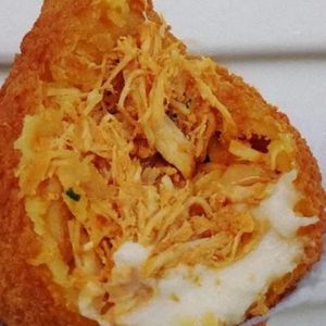 imagem do produto Coxinha absurda de frango -240 gramas