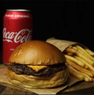 imagem do produto Combo clássico + 1 coca lata