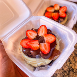 imagem do produto  Brownie supremo com morangos