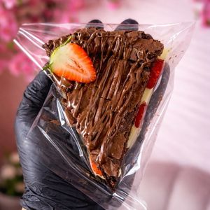 imagem do produto Brownie fatia com ninho e morango