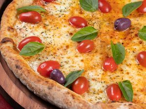 imagem do produto Pizza Broto de 25cm (6 pedaços)