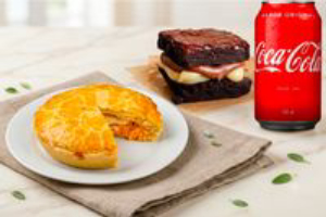 imagem do produto Tortinha de frango + Brownie recheado + Lata refrigerante ou suco