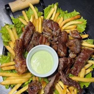 imagem do produto FILÉ DE CARNEIRO C/ BATATA FRITAS 