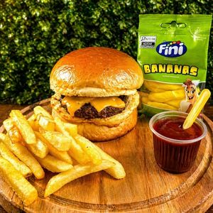 imagem do produto Mr. Kids + Fritas e 1 Pacotinho de Bala Fini