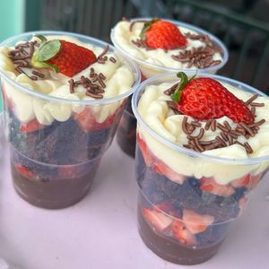 imagem do produto Copo de Brownie Moranguinho - 200ml