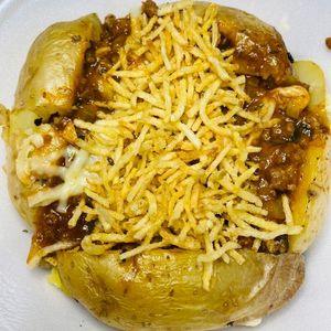imagem do produto ASSADA BOLONHESA COM QUEIJO E BATATA PALHA 
