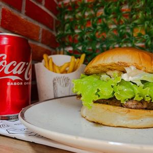 imagem do produto X Salad + porção de batata + coca cola 350ml